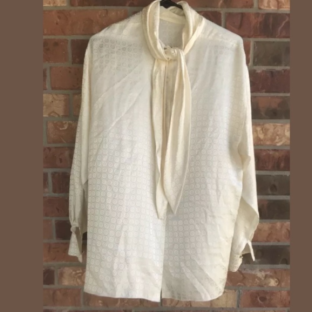St. John 100% Silk White 12 Tie Neck Button Front‌‌‌‌‌‌‌‌‌‌‌‌‌‌
